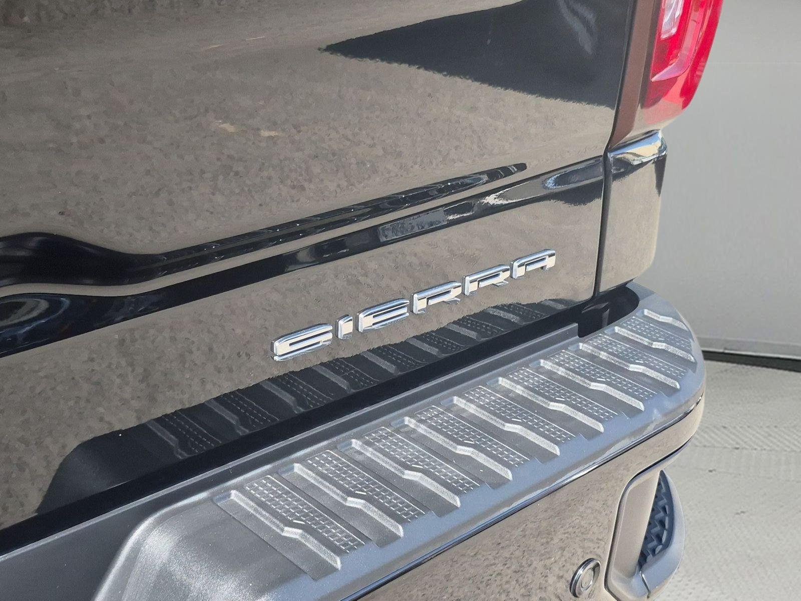 Used 2023 ONYX BLACK GMC Denali image 32
