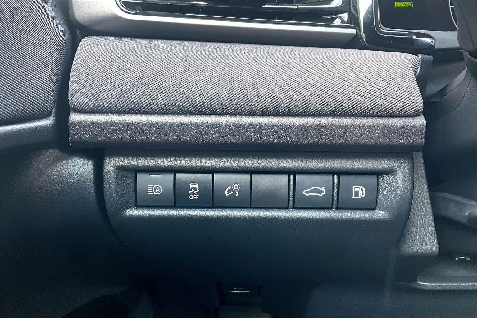 2025 Toyota Camry LE - Photo 35