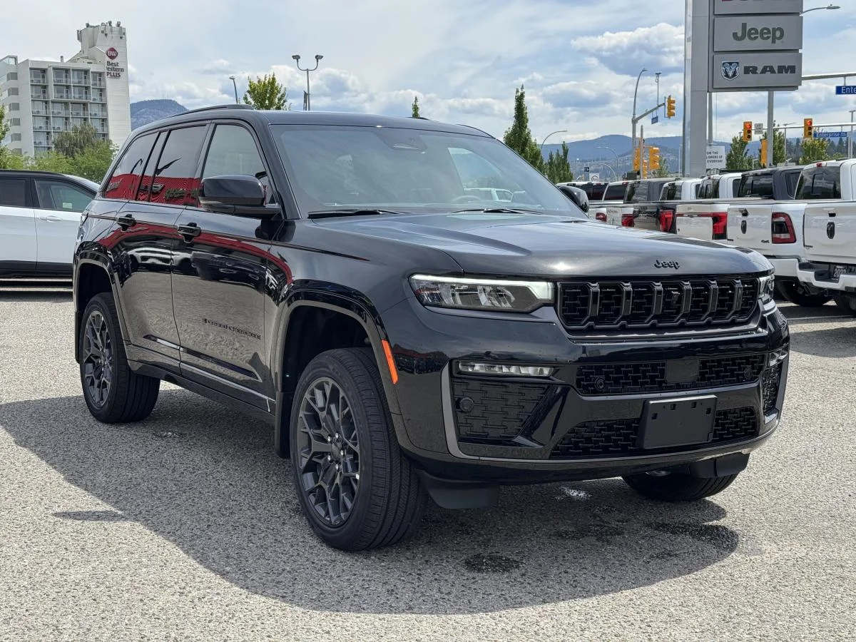 New 2026 Black Jeep Summit image 3