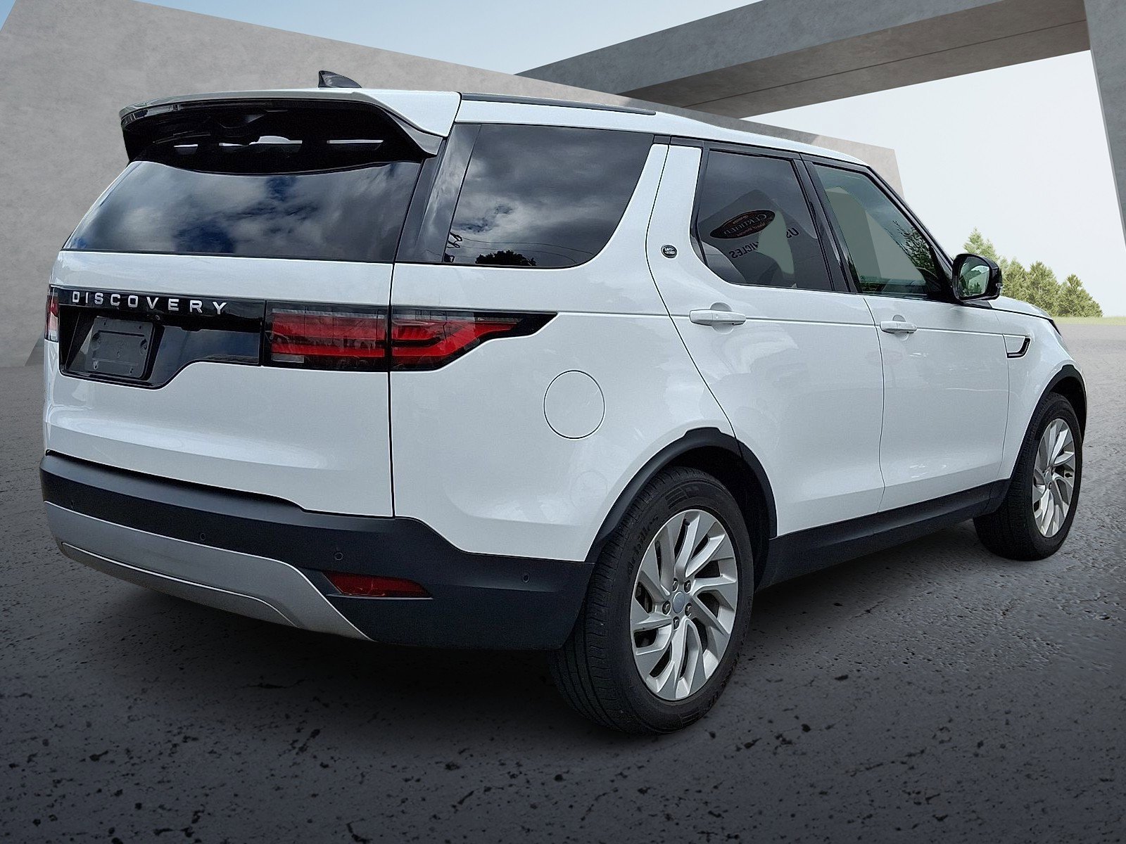 Used 2024 White Land Rover S image 5