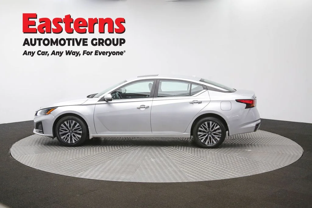 Used 2023 Silver Nissan 2.5 SV image 63