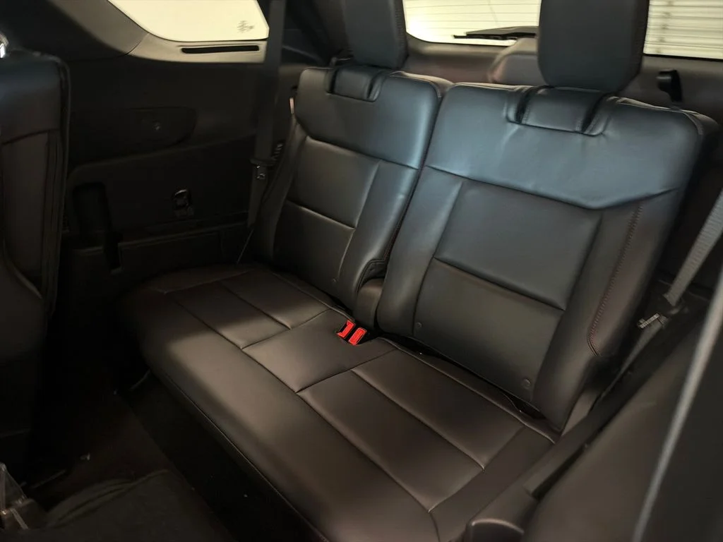 New 2027 Agate Black Metallic Ford ST-Line image 14