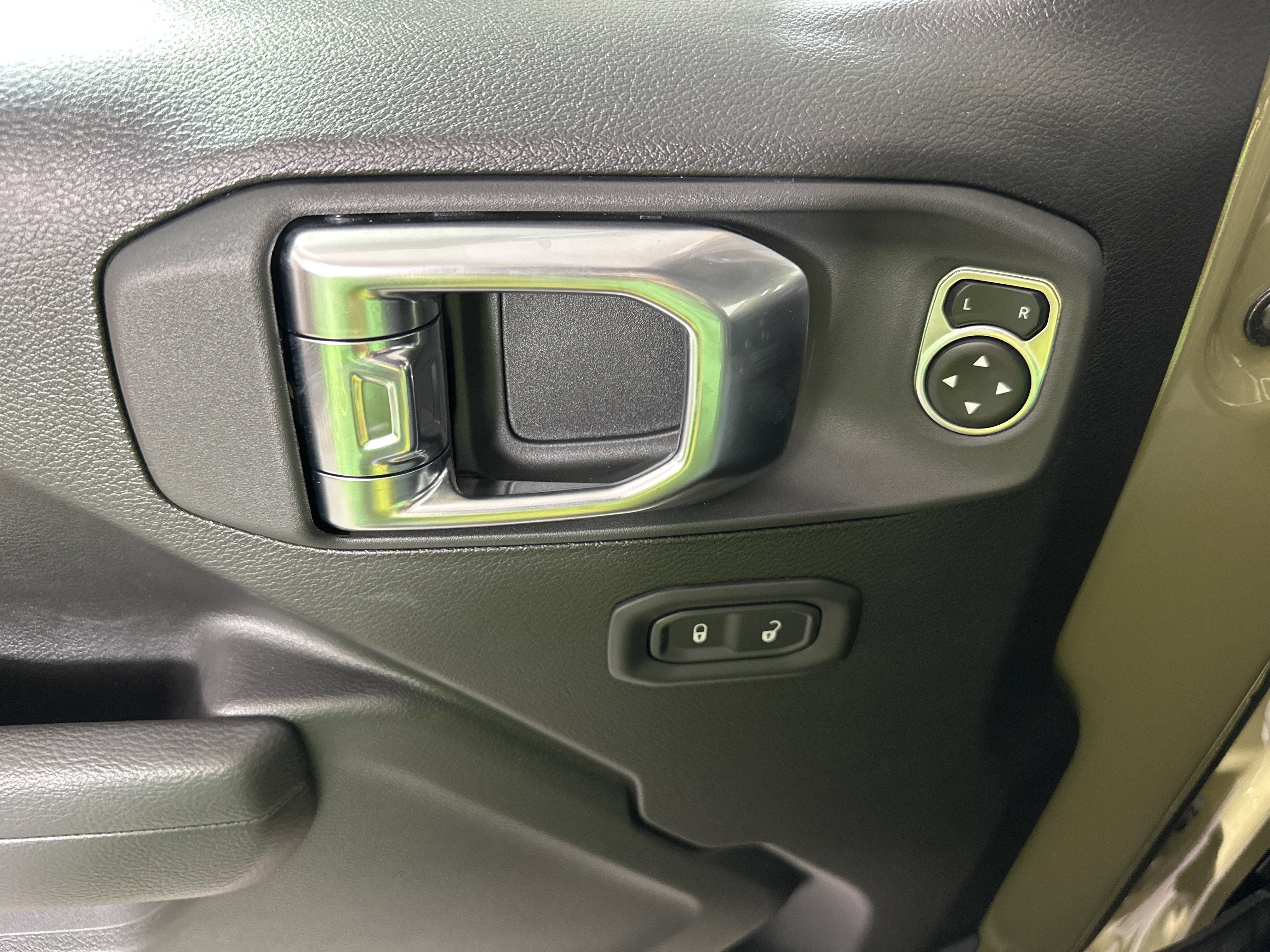 2026 Jeep Wrangler 4-Door Willys - Photo 11