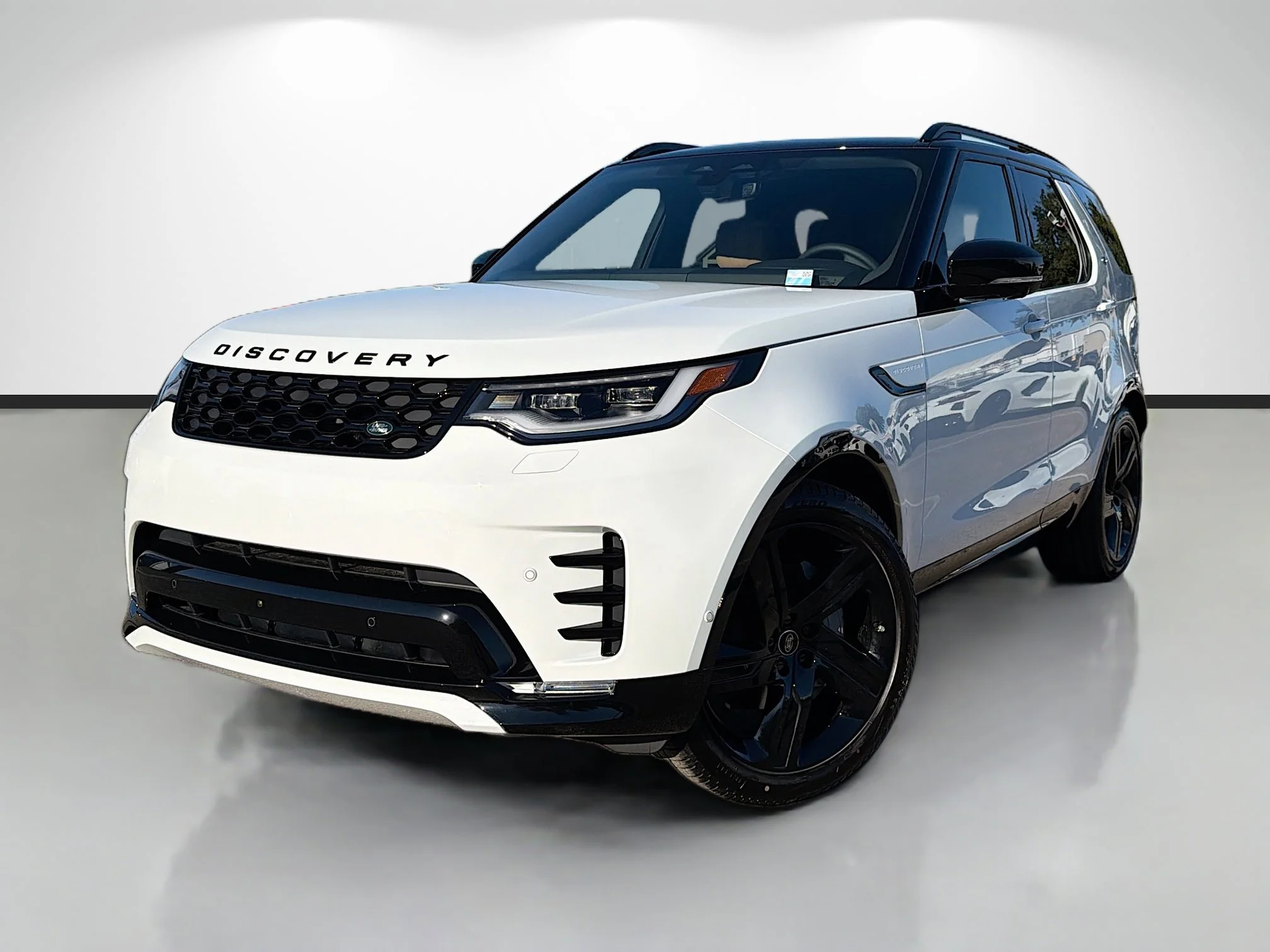 2026 Land Rover Discovery P300 Dynamic SE's photo