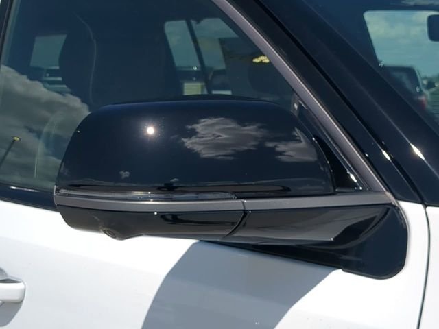 New 2026 Bright White Clear-Coat Exterior Paint Jeep Summit Reserve image 12