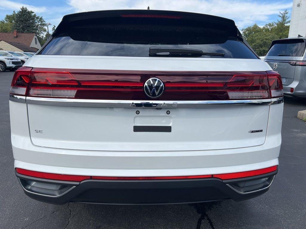 New 2026 Opal White Pearl Volkswagen 2.0T SE image 4
