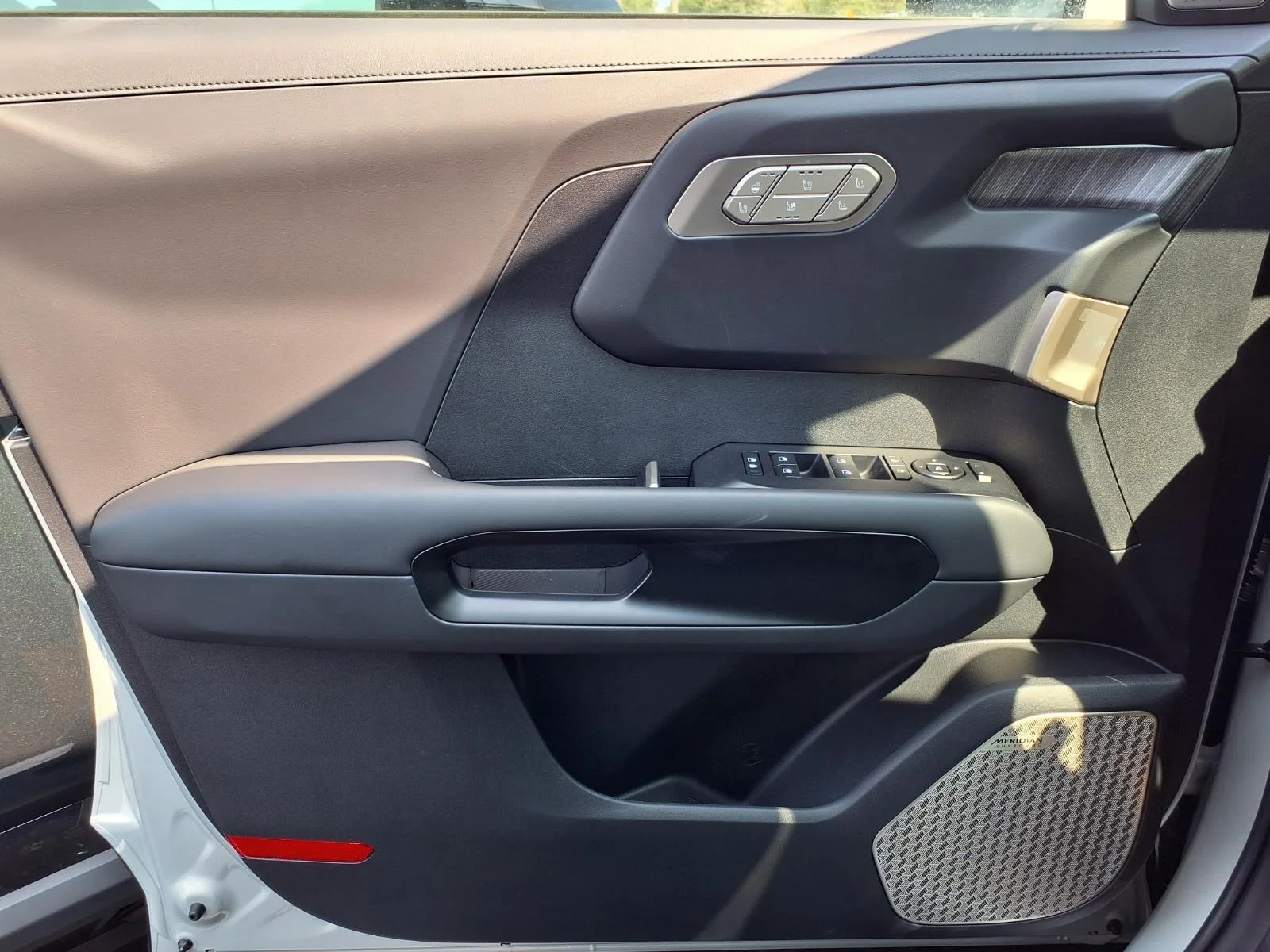 New 2027 Ivory Silver Kia SX-Prestige image 10