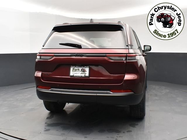 New 2026 Velvet Red Pearl-Coat Exterior Paint Jeep Altitude image 5