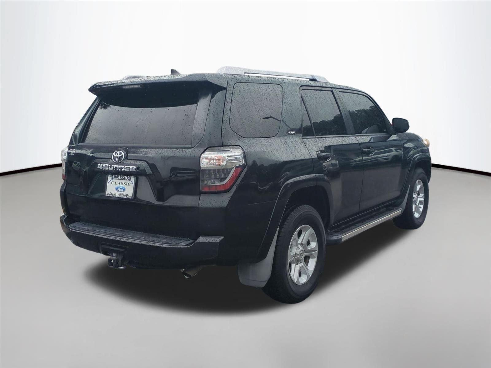 Used 2016 Midnight Black Metallic Toyota SR5 Premium image 5