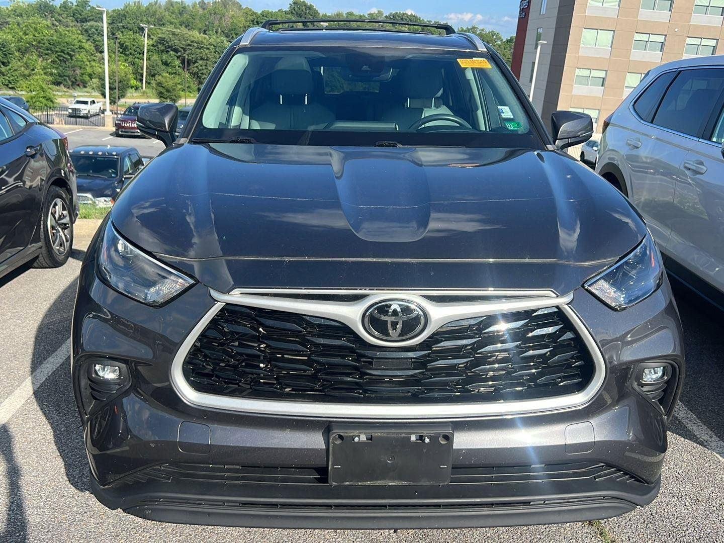 Used 2022 Magnetic Gray Metallic Toyota XLE image 6