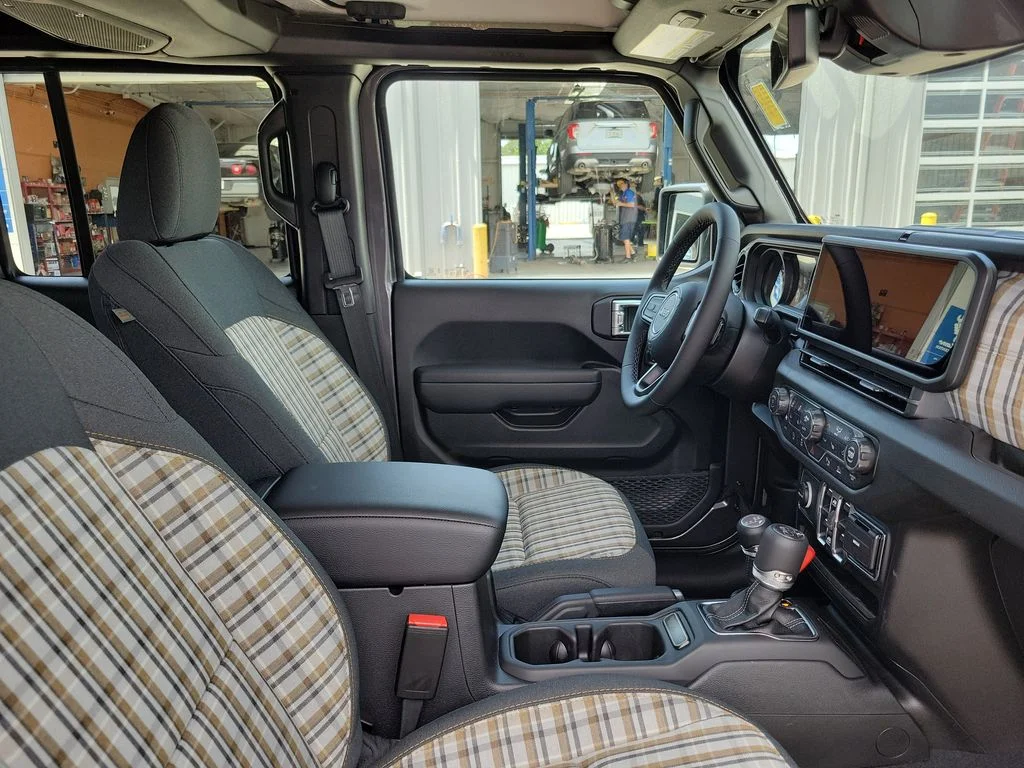 New 2026 Granite Crystal Metallic Clear-Coat Exterior Paint Jeep 85th Anniversary Edition image 31