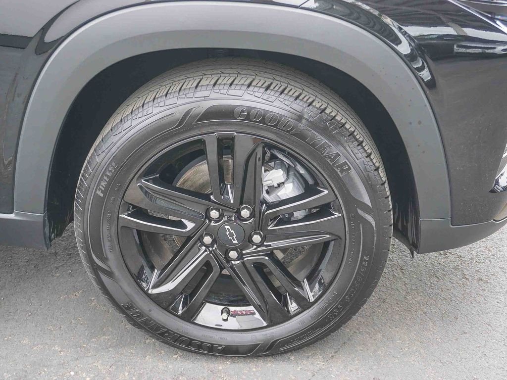 Used 2025 Black Chevrolet ACTIV image 9