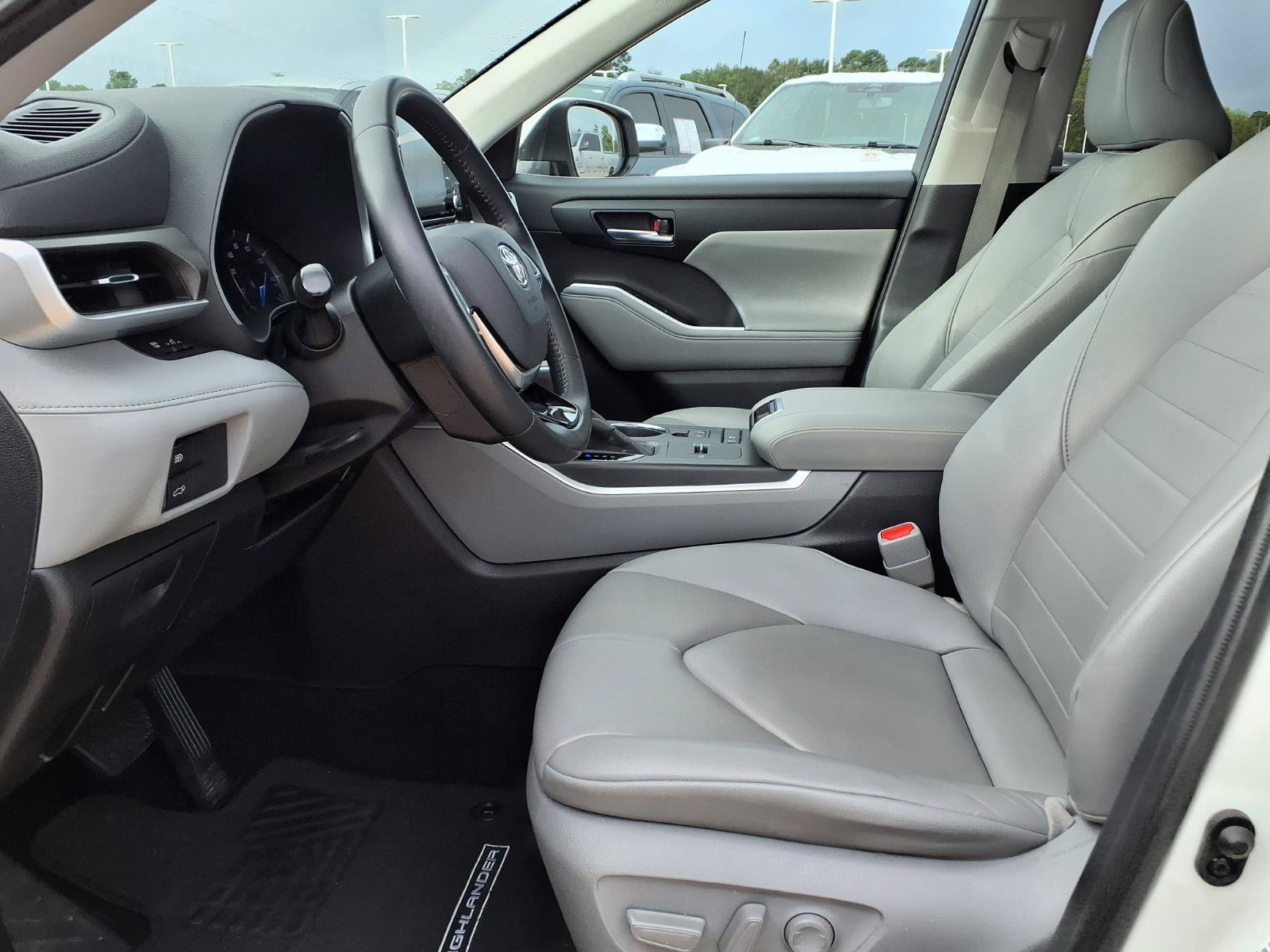 Certified Used 2020 Blizzard Pearl Toyota XLE image 16