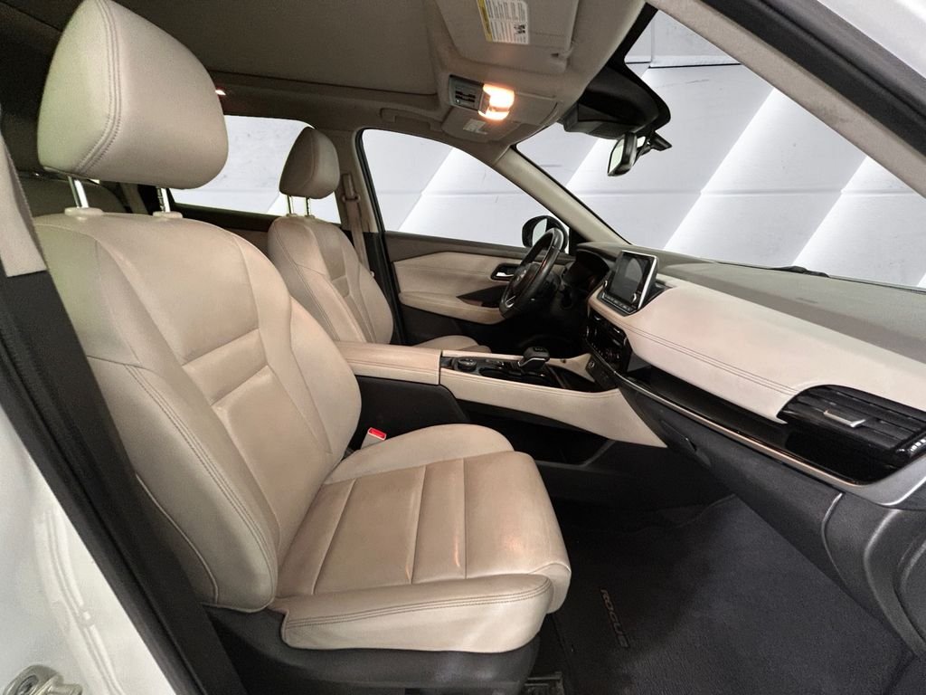 Used 2023 White Nissan SL image 13