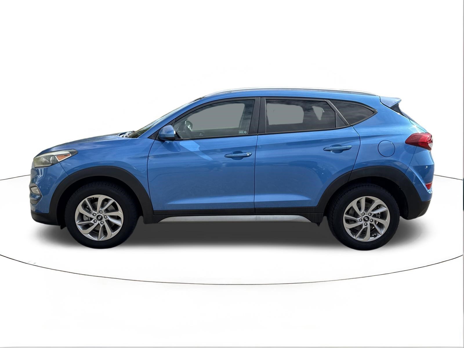 Used 2017 Caribbean Blue Hyundai SE image 6