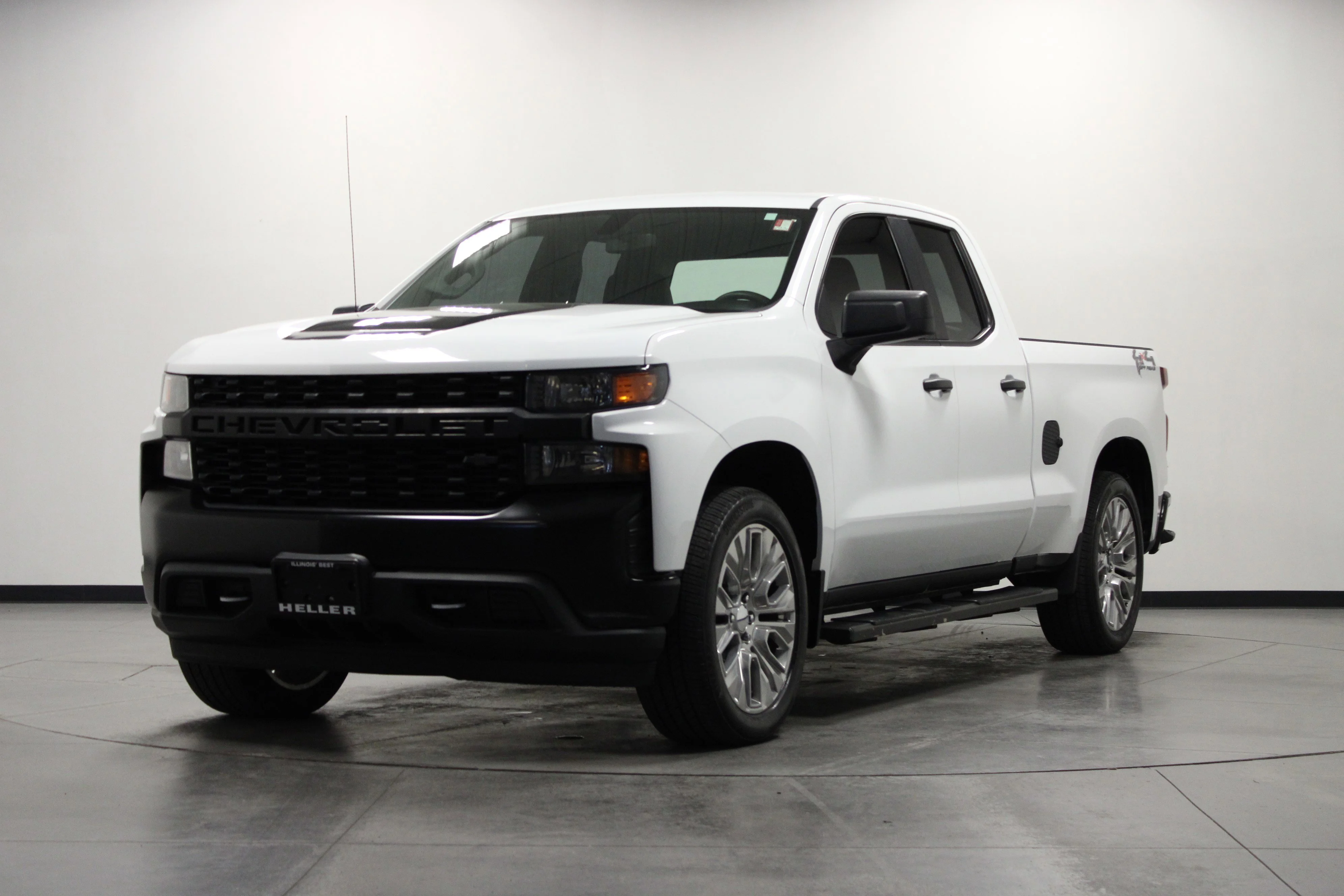 Used 2022 Summit White Chevrolet WT image 8