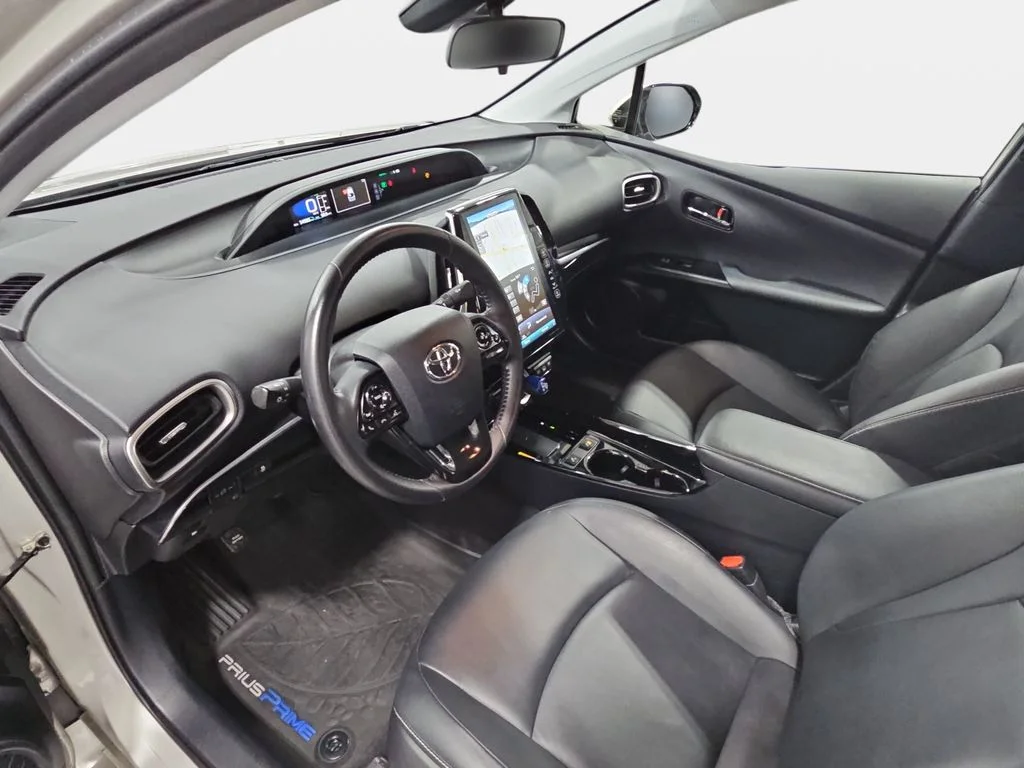 Used 2020 Silver Toyota XLE image 18