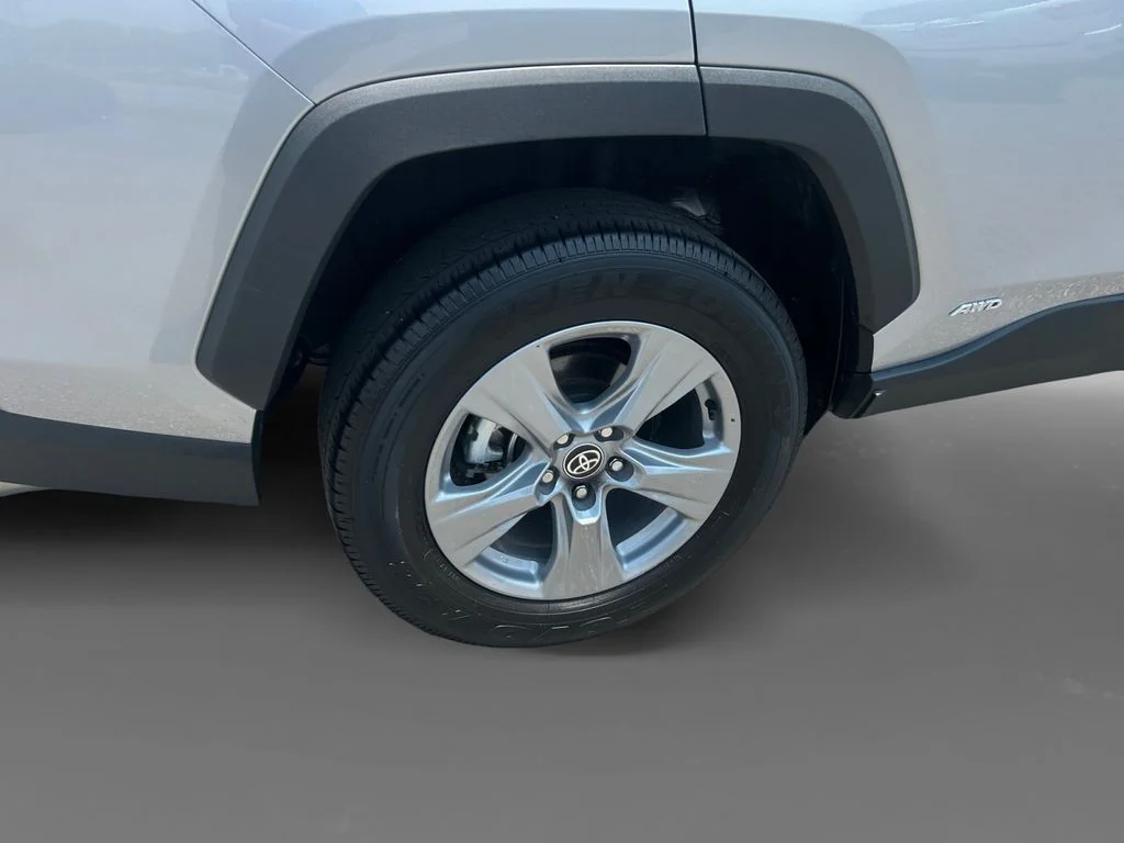Used 2025 Silver Toyota XLE image 10