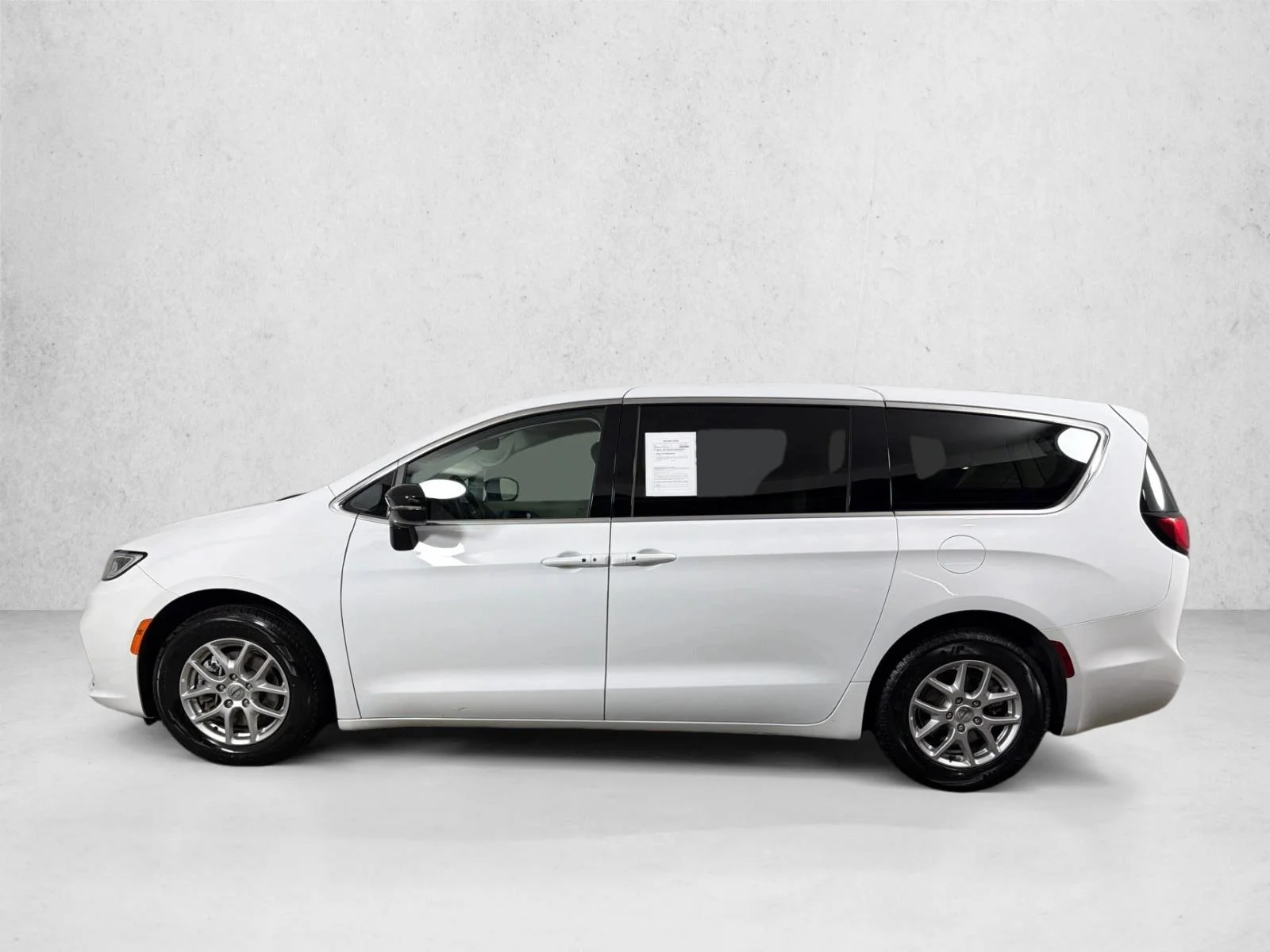 Used 2024 White Chrysler Touring L image 6