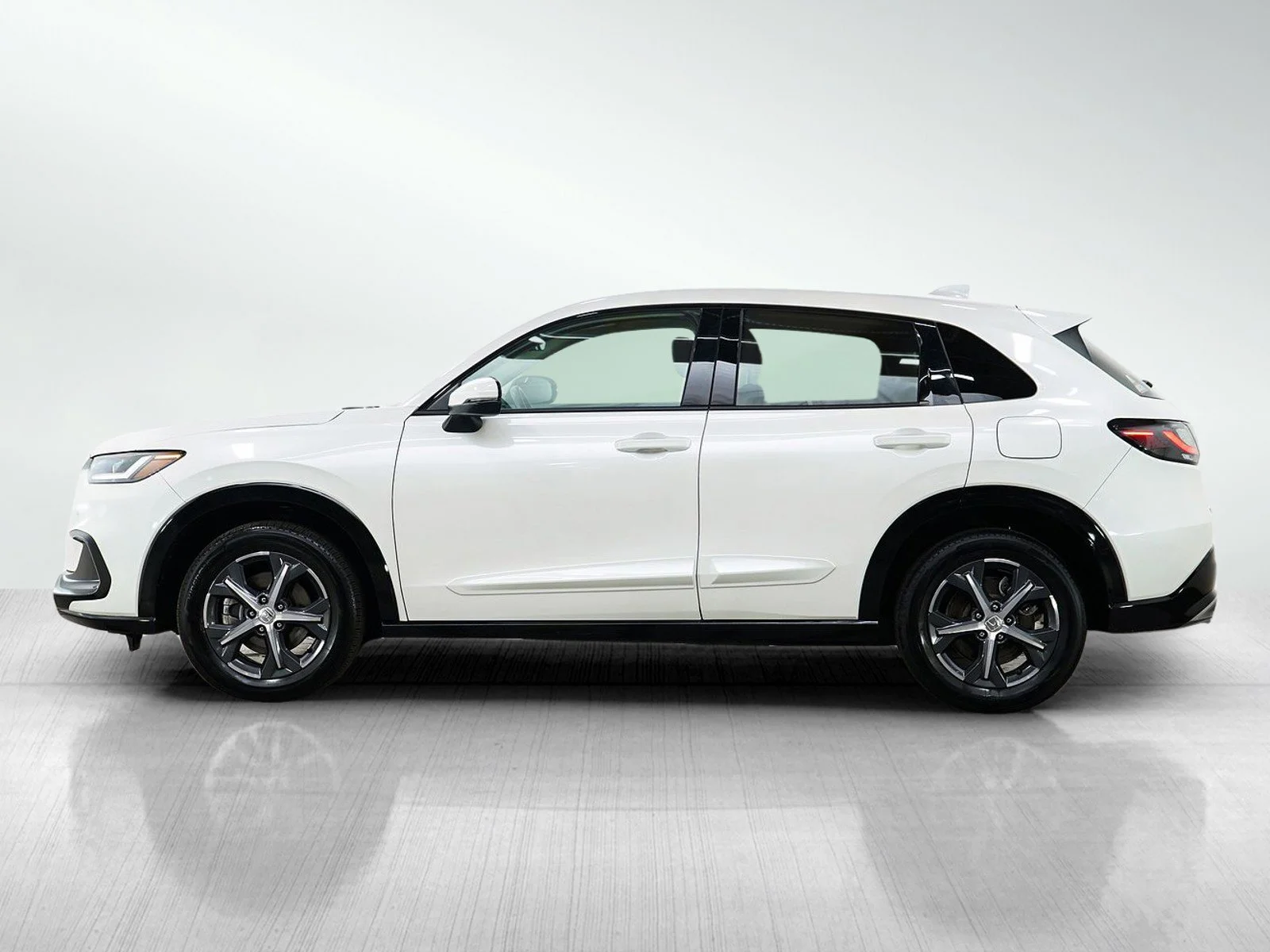 Used 2024 Honda HR-V EX-L with VIN 3CZRZ2H73RM771485 for sale in Burnsville, Minnesota