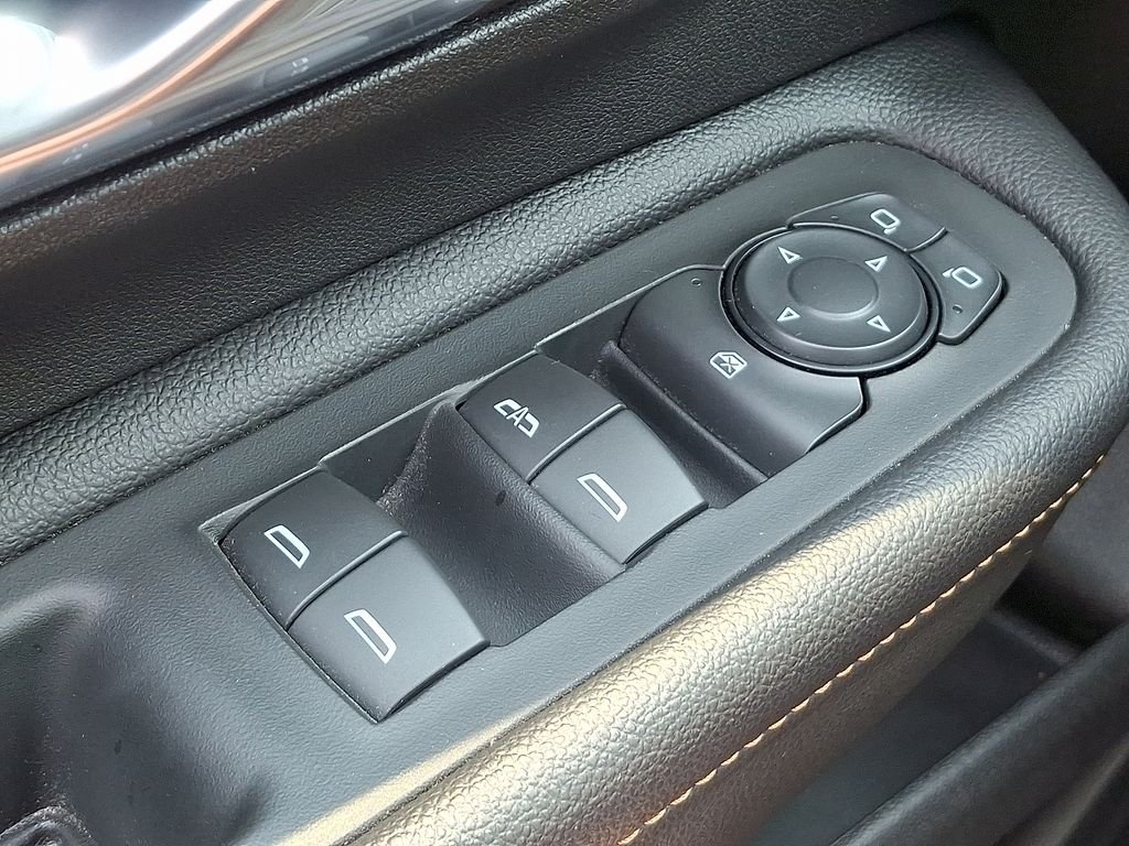 Used 2018 Steel Metallic GMC SLE image 27