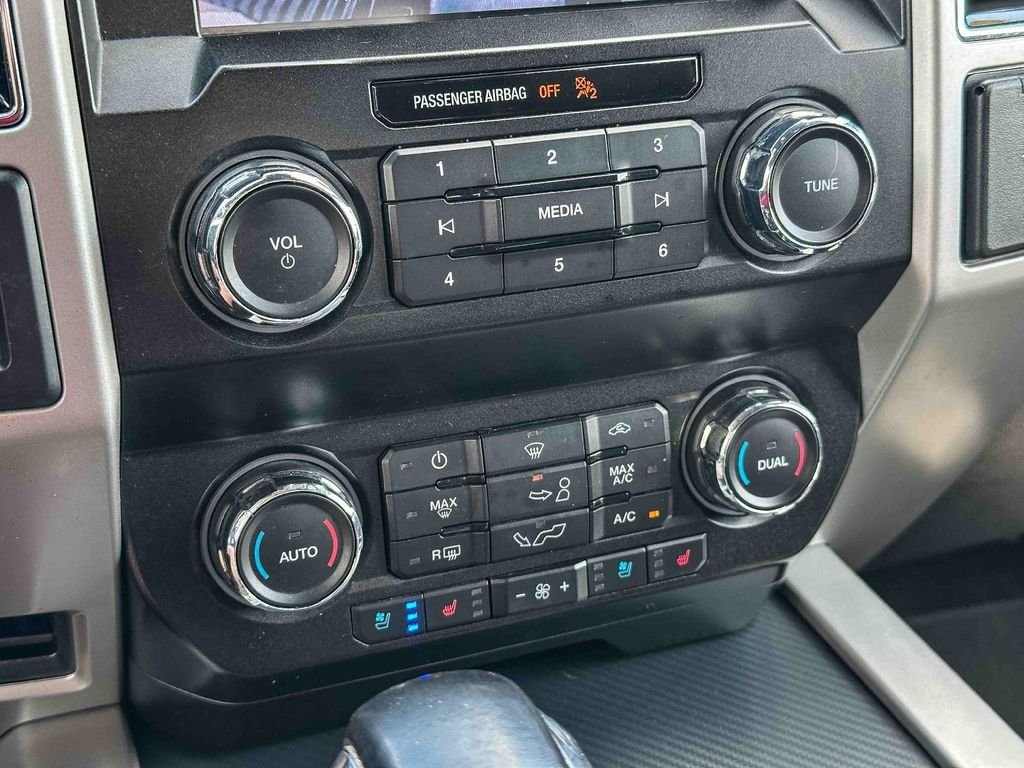 Used 2020 Black Ford Lariat image 33