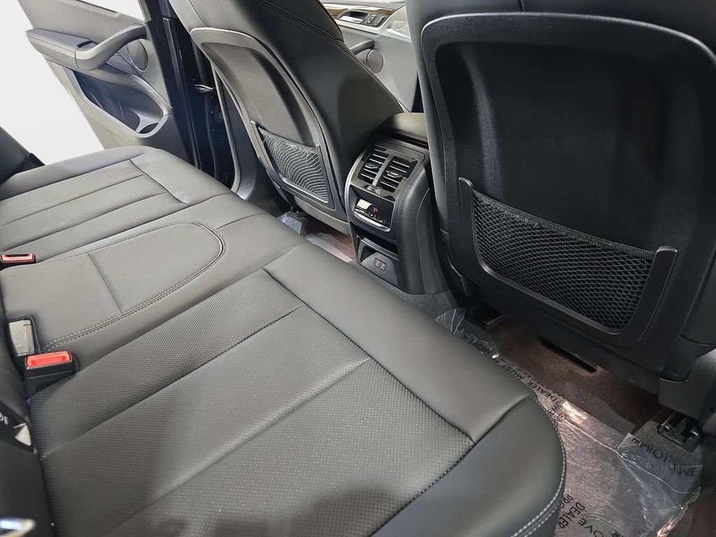 Used 2022 Black BMW xDrive30i image 13