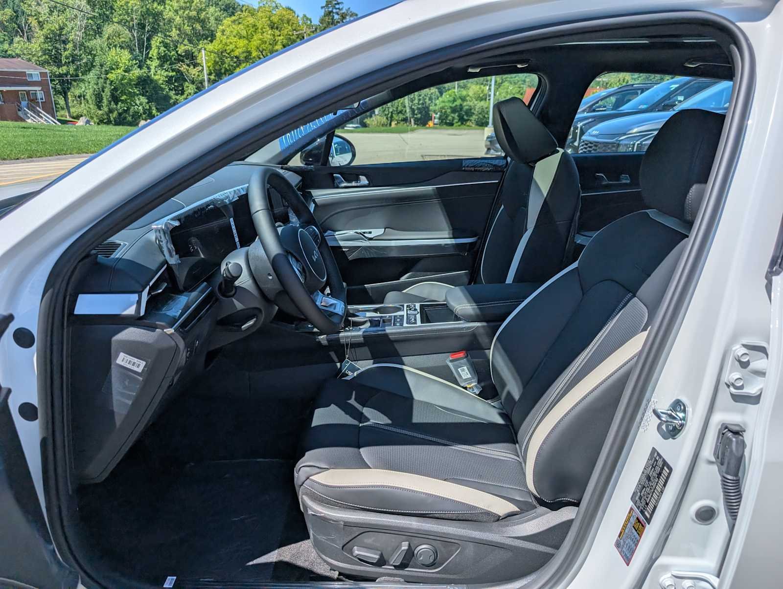 New 2026 Snow White Pearl Kia GT-Line image 4