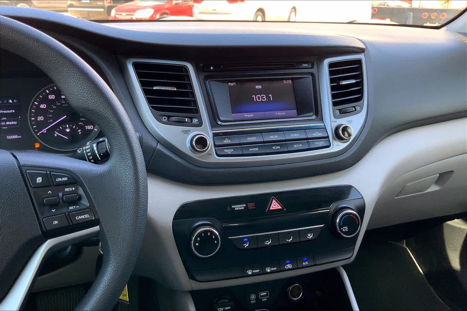 Used 2018 Molten Silver Hyundai SE image 6