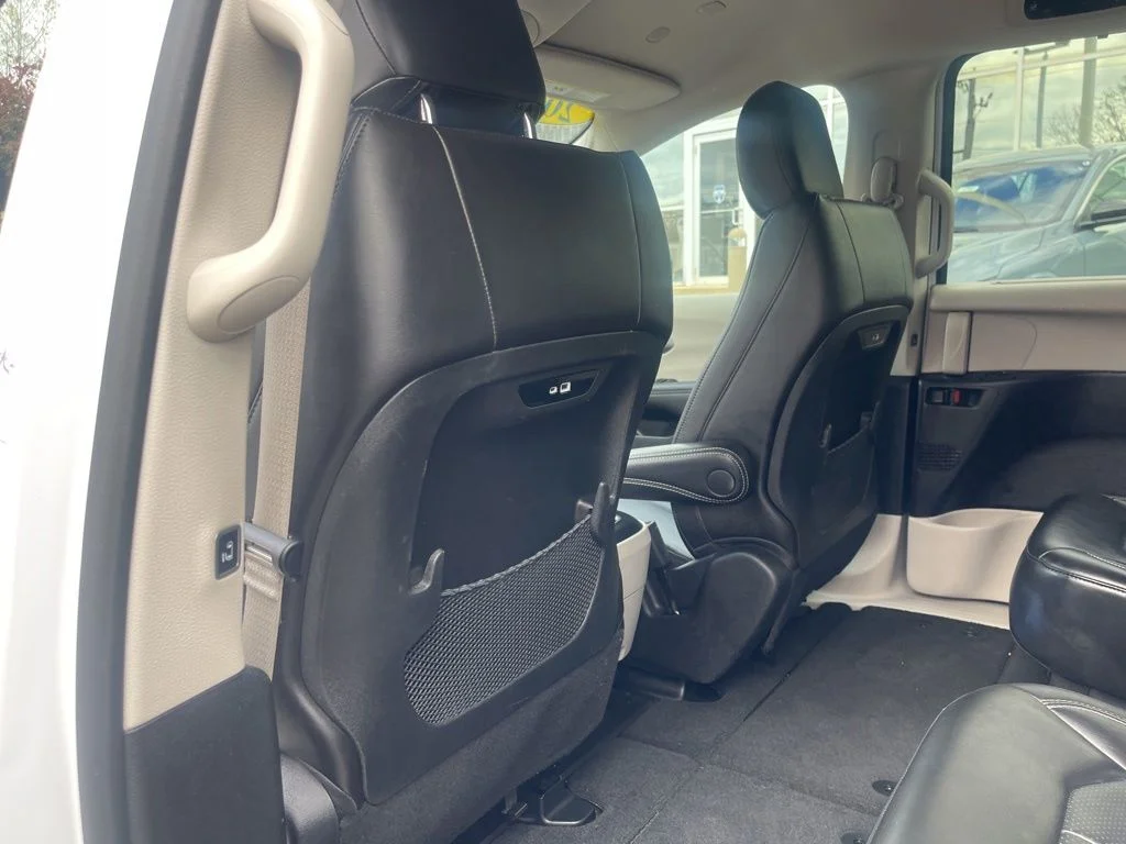 Used 2024 White Chrysler Touring L image 17