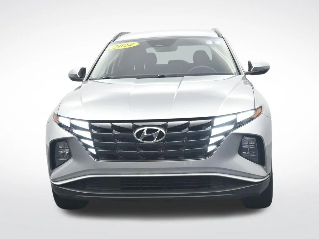 Used 2024 Silver Hyundai SEL image 2
