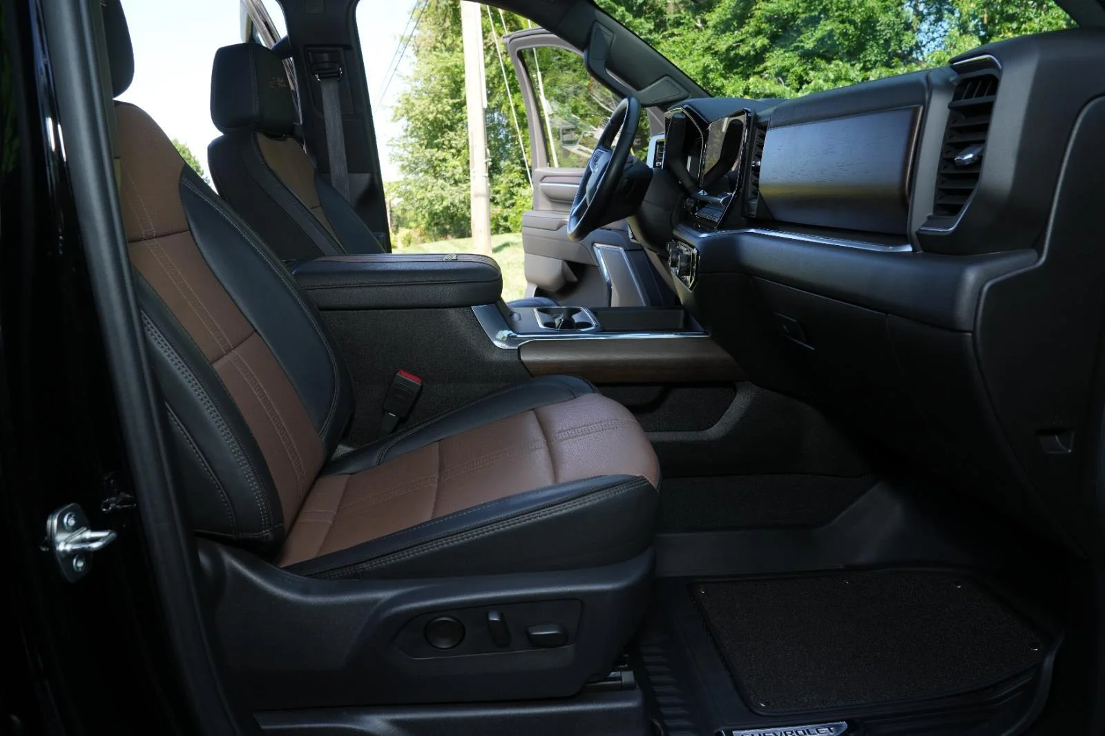 Used 2024 Black Chevrolet High Country DRW image 41