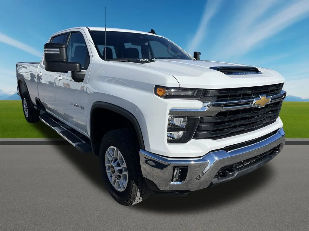 Used 2025 Summit White Chevrolet LT image 3