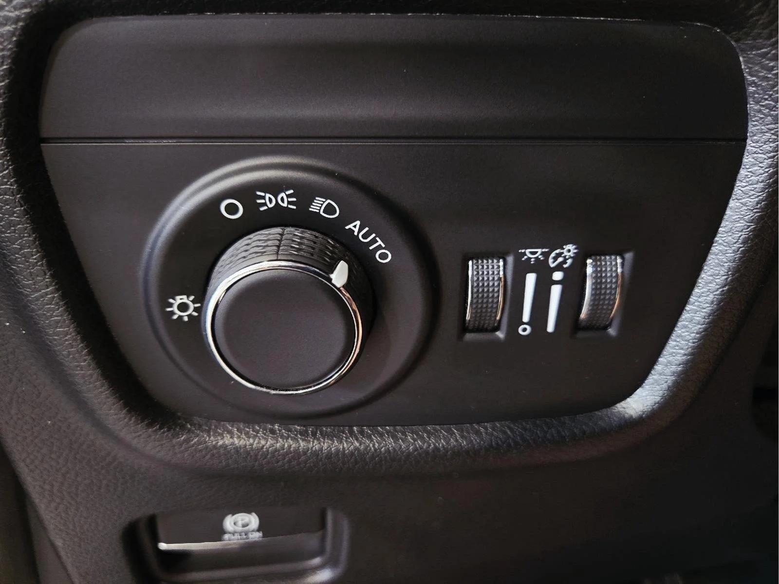 Used 2025 Baltic Gray Metallic Clearcoat Jeep Altitude X image 11