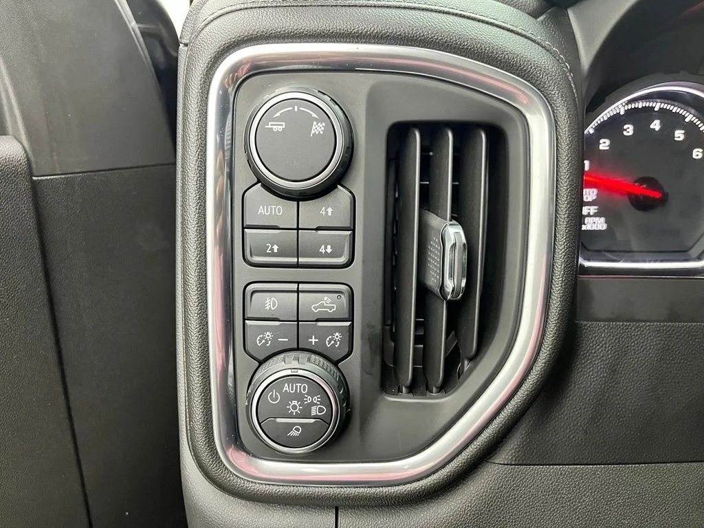 Used 2019 Black Chevrolet LTZ image 37
