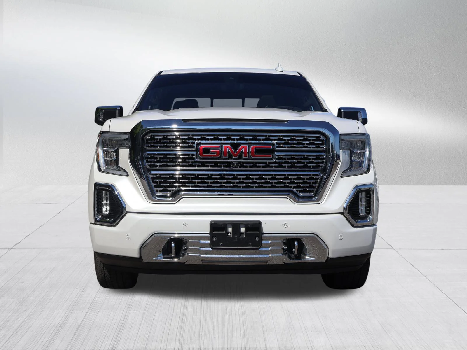 Used 2019 White Frost Tricoat GMC Denali image 2