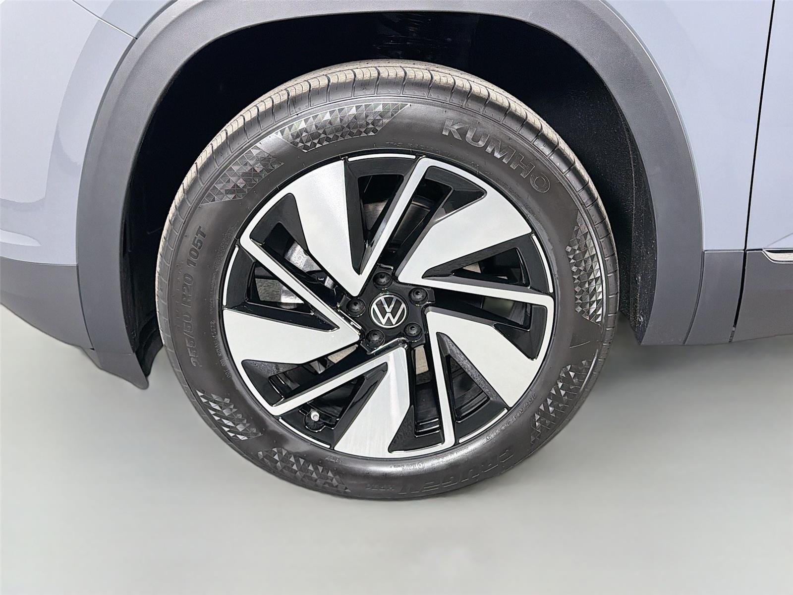 New 2026 Pure Gray Volkswagen 2.0T SEL image 33