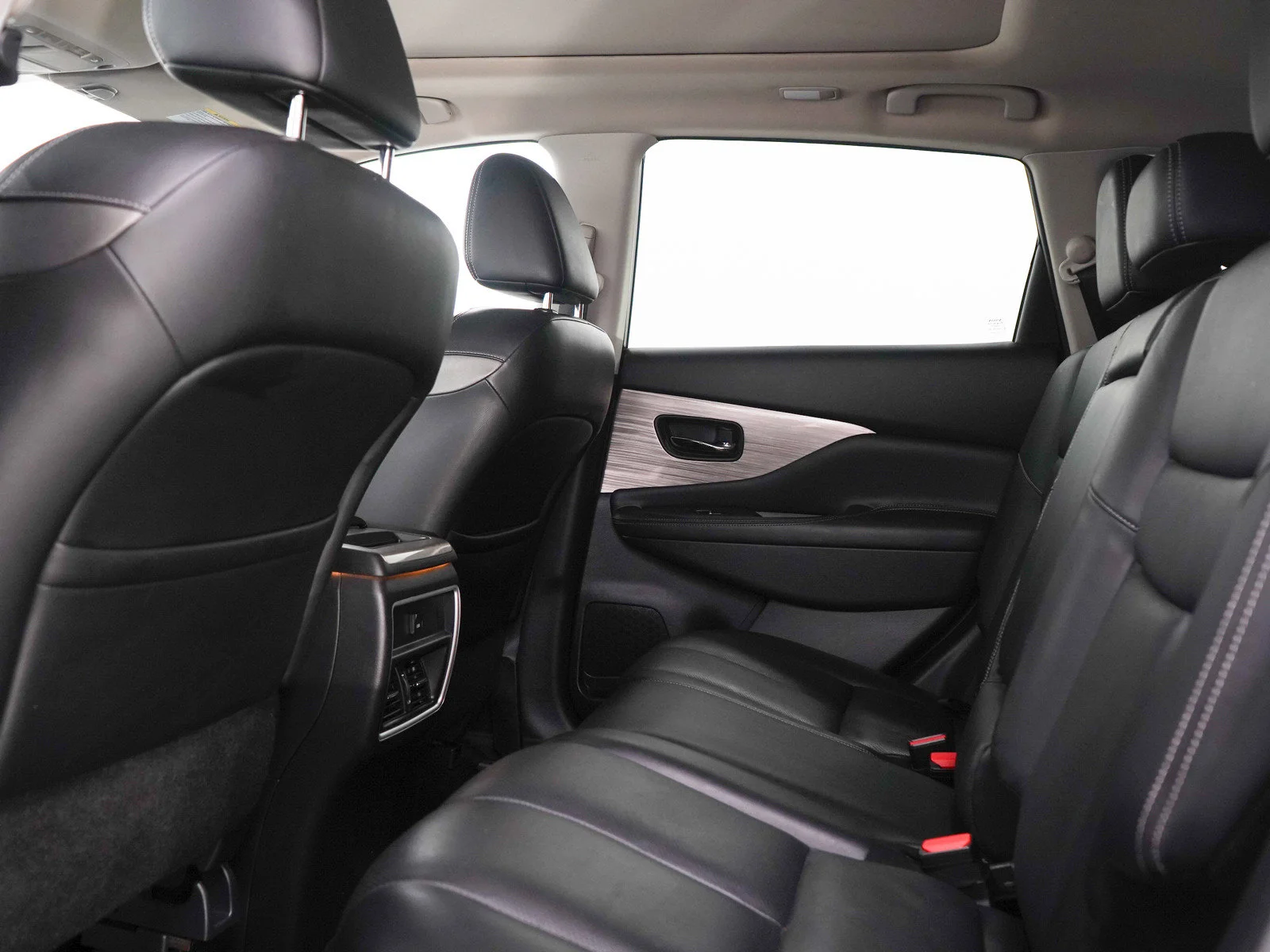 Used 2017 White Nissan SL image 19