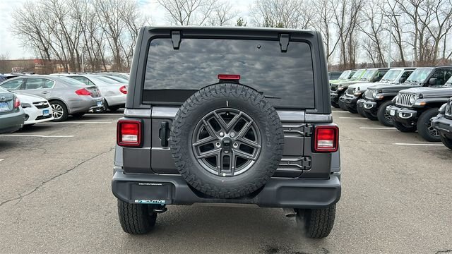 New 2026 Granite Crystal Metallic Clear-Coat Exterior Paint Jeep Sport S image 7