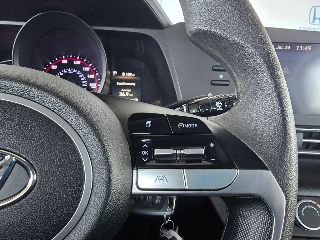 Used 2021 Blue Hyundai SE image 21
