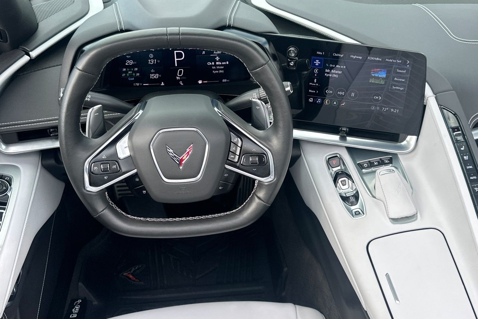 Used 2022 White Chevrolet Stingray image 15