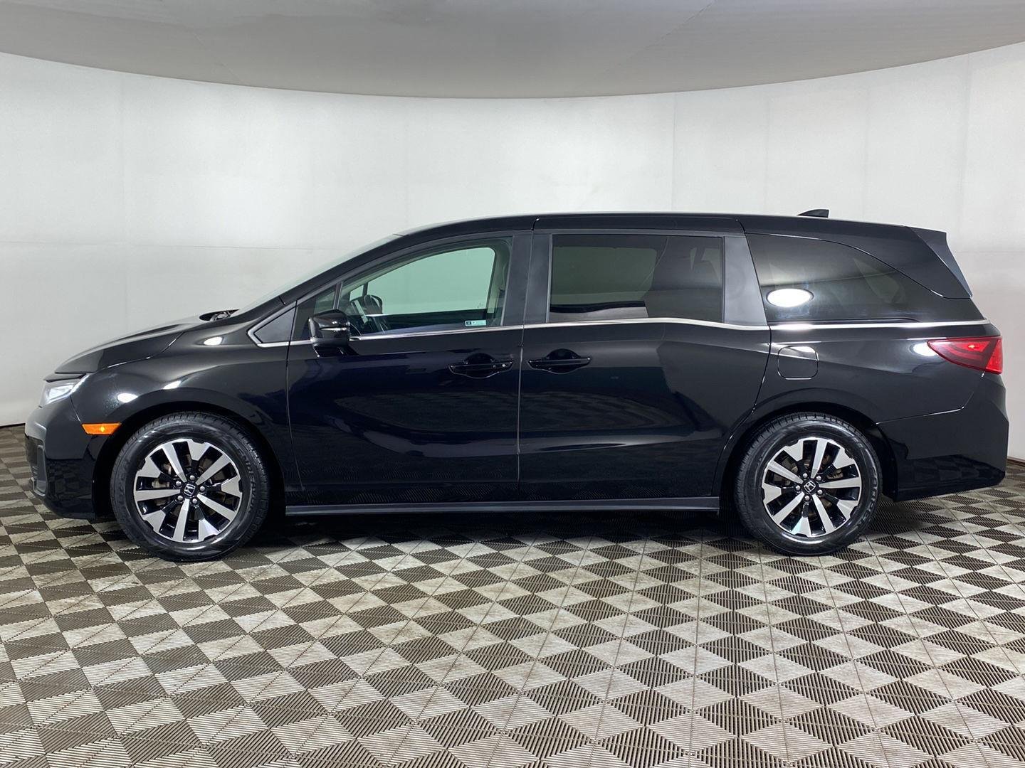 Used 2025  Honda EX-L image 7