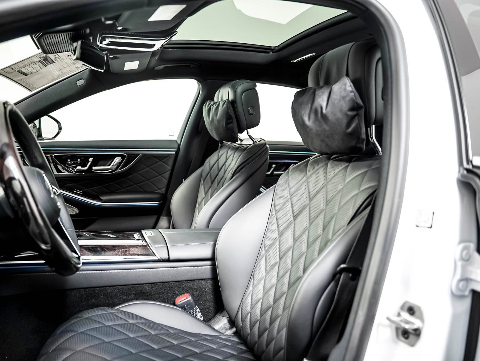 New 2027 MANUFAKTUR Moonlight White Metallic Mercedes-Benz S 580 image 11