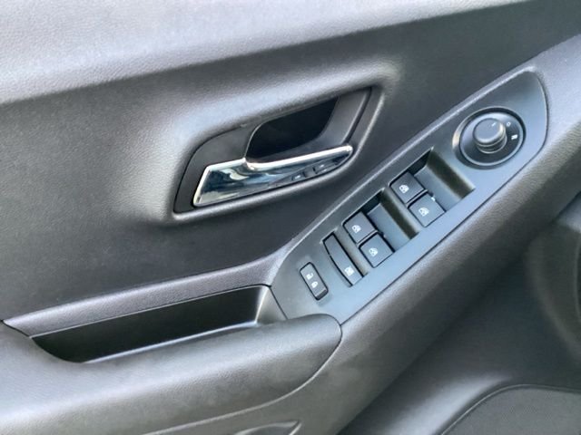 Used 2020 Gray Chevrolet LS image 40