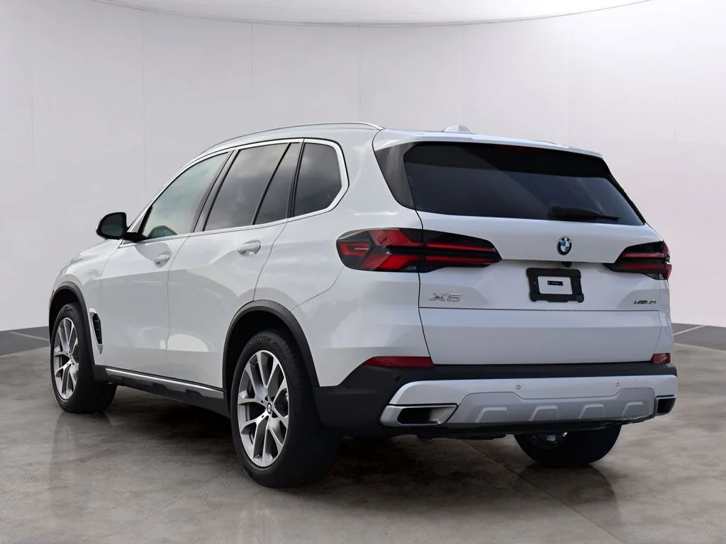 Used 2024 Mineral White Metallic BMW xDrive40i image 5