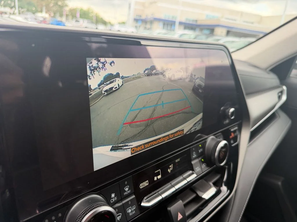 Used 2023 Wind Chill Pearl Toyota XLE image 23