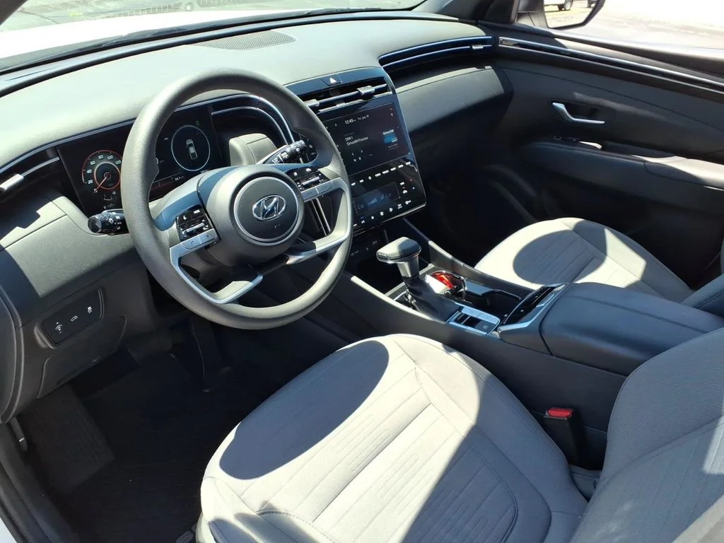 Used 2024 White Hyundai SEL image 29