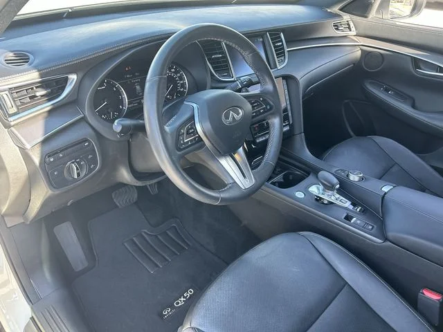 Used 2022 Majestic White INFINITI Luxe image 20