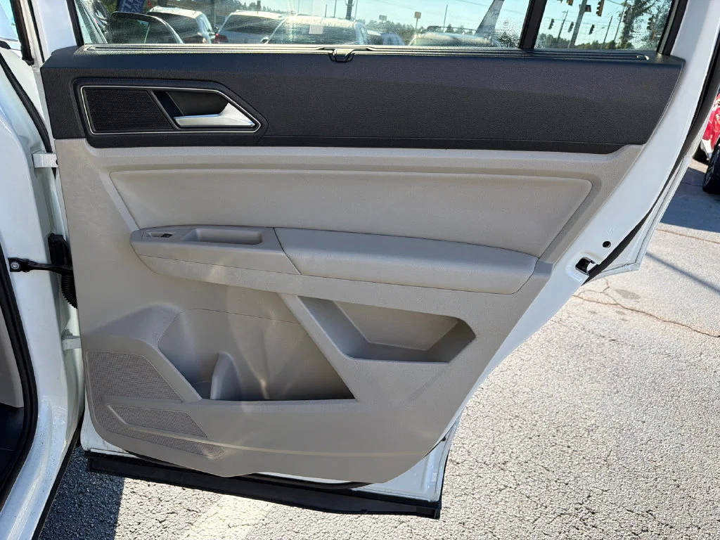 Used 2019 White Volkswagen SEL image 16