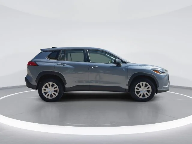 Used 2024  Toyota L image 9